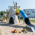 552, Seepark Apartment *